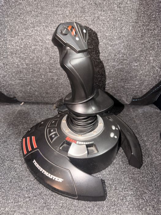 Joystick thrustmaster T.flight stick X