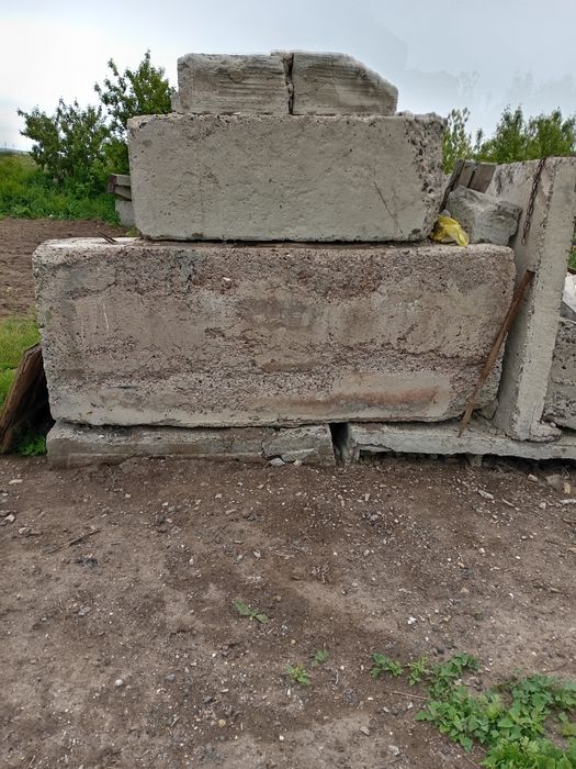 Плиты и блоки бетонные