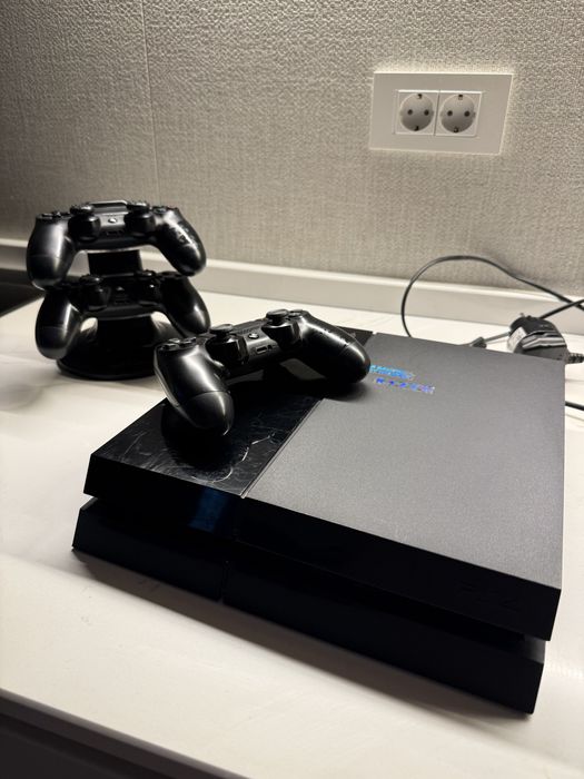 Consolă PlayStation 4 (PS4) 1TB + 3 Controllere DualShock 4 + Dock Încărcare
