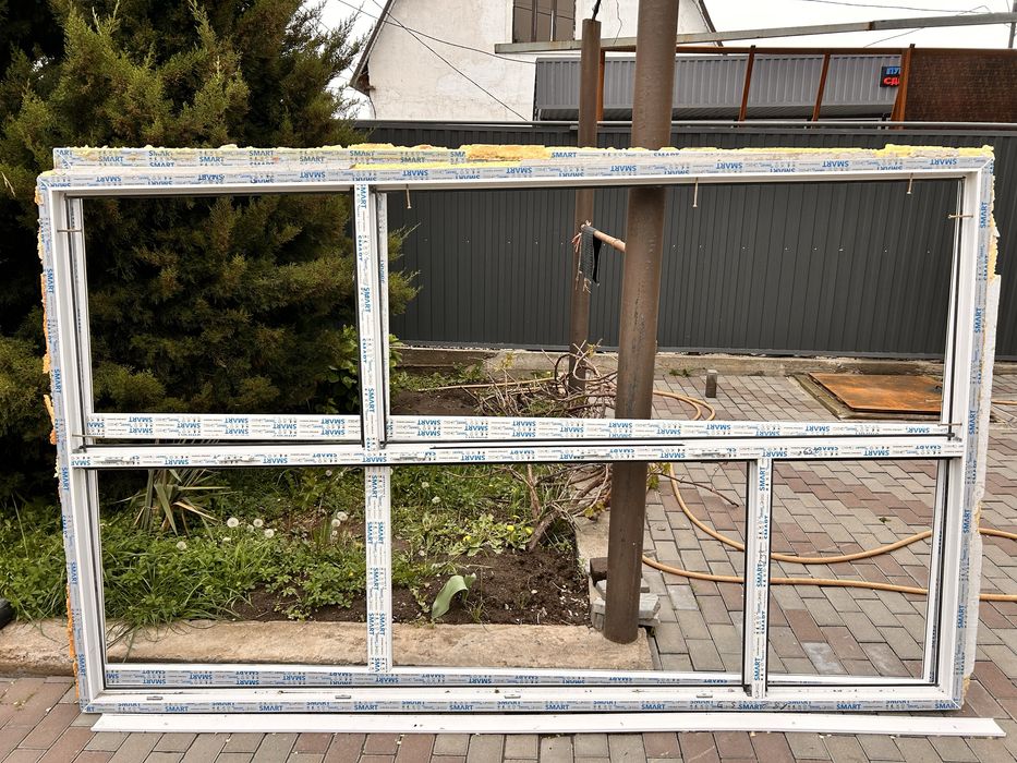 Балконные витражи и балконная дверь