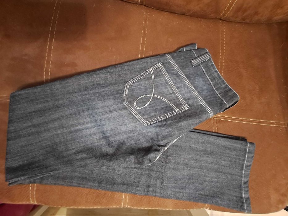 Оригинални дънки на Calvin Klein