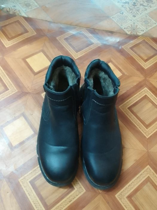 Продам ботинки утепленные 45 размер