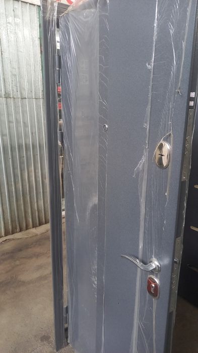 Дверь входная металлическая