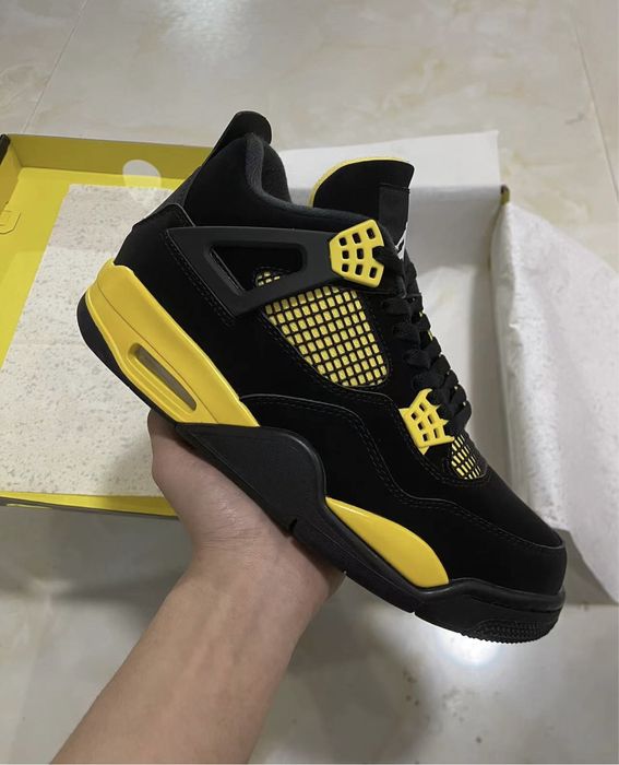 Air Jordan 4 Retro Thunder