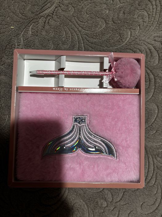 Комплект-дневник и химикал с пухче за момичета