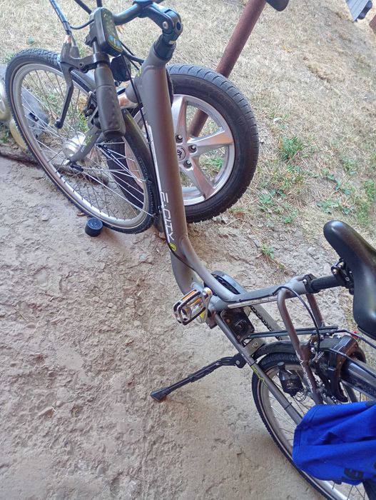 Vind biciclete electrice și normale