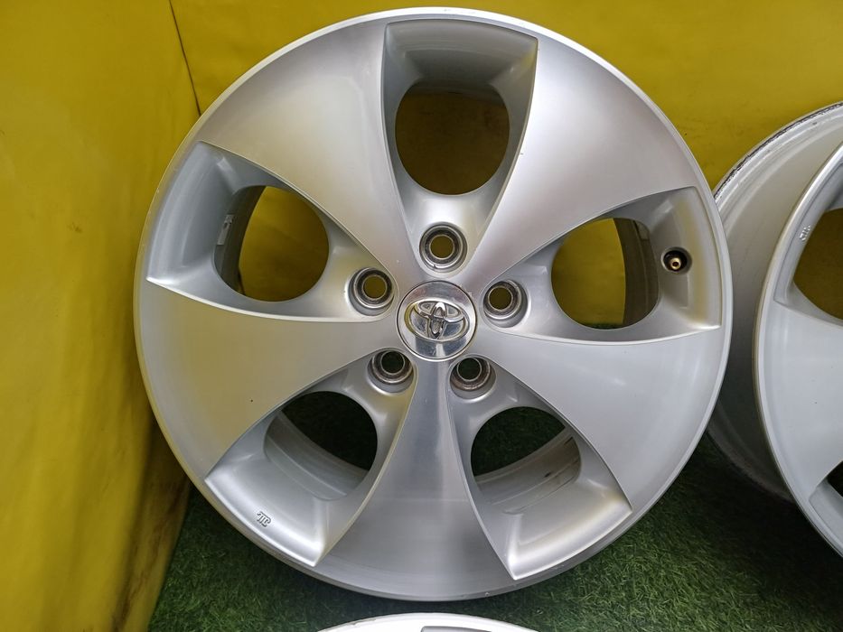 Диски R17 5x114.3 на Toyota Alphard и другие.