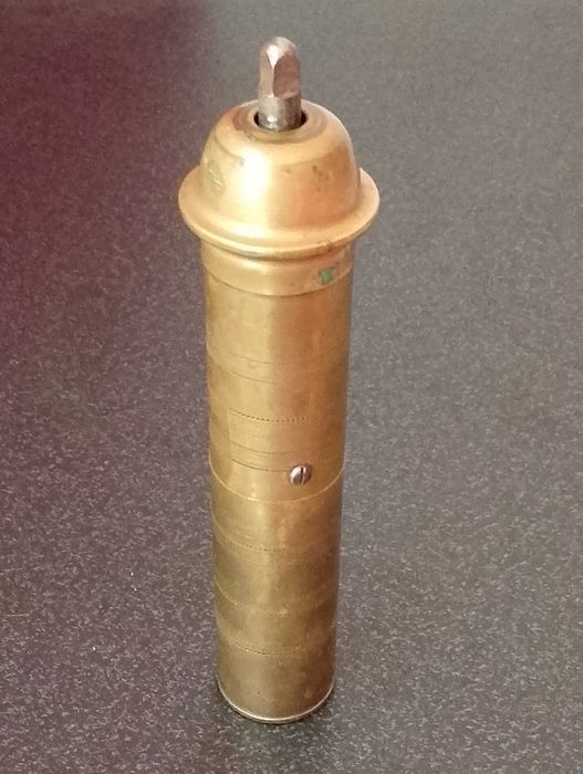 Метална мелничка