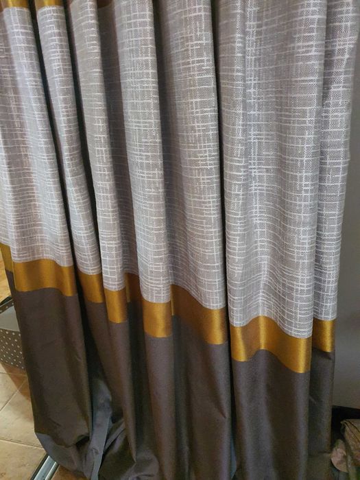 Завеси два броя 75 лева.