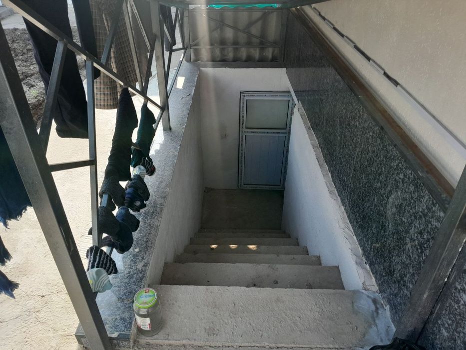 Uy sotiladi Oqqo'rg'on