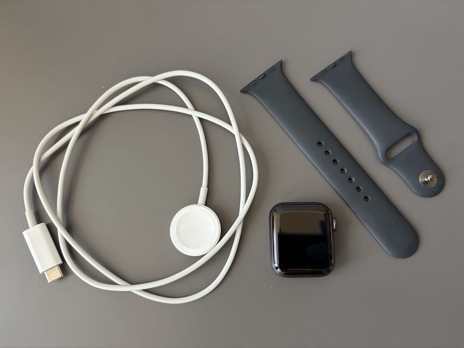APPLE  iWatch SE 40mm Space Gray Aluminium Case Midnight Sport Band