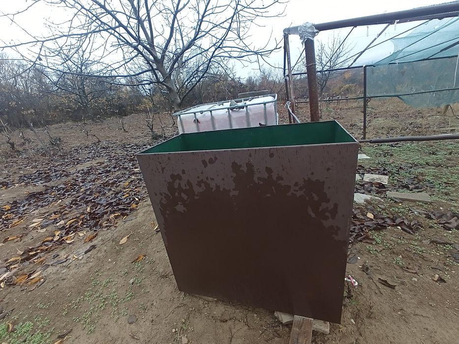 2 броя цистерни от стария материал 3-4 мм по 500 кг