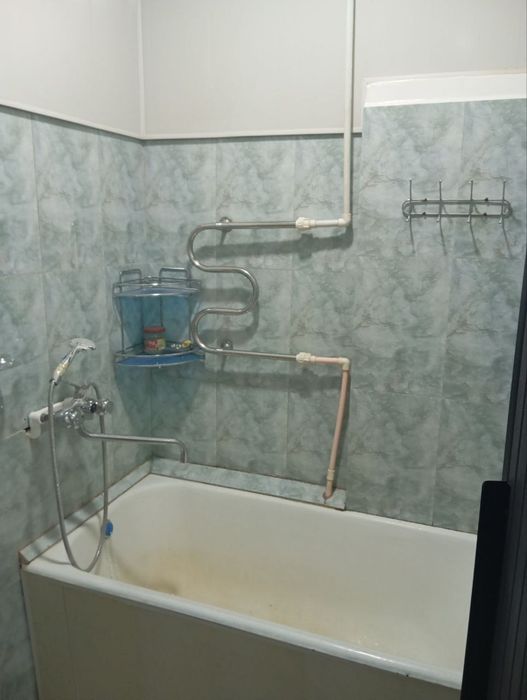 Мирабадский район. Массив куйлюк 2. 2-х комн. 1-й этаж.