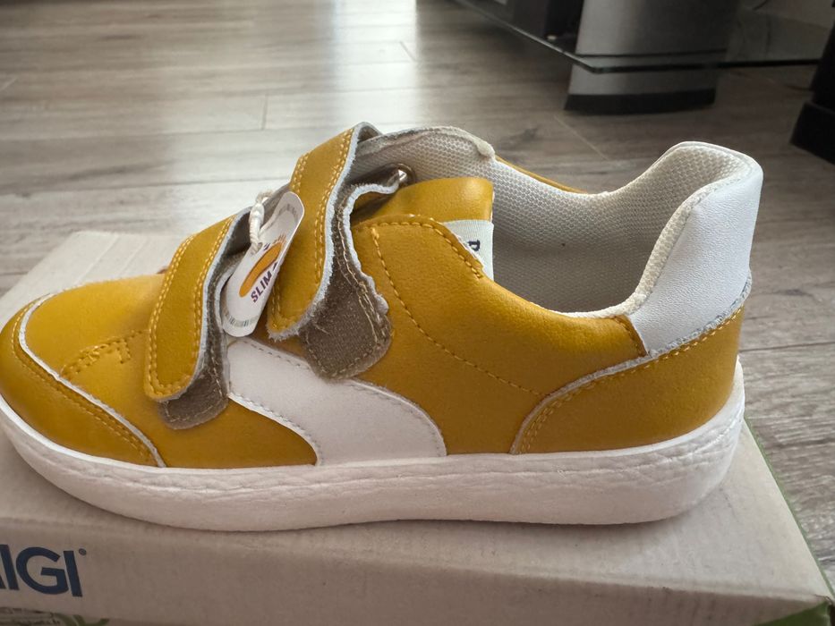 Детски кожени обувки