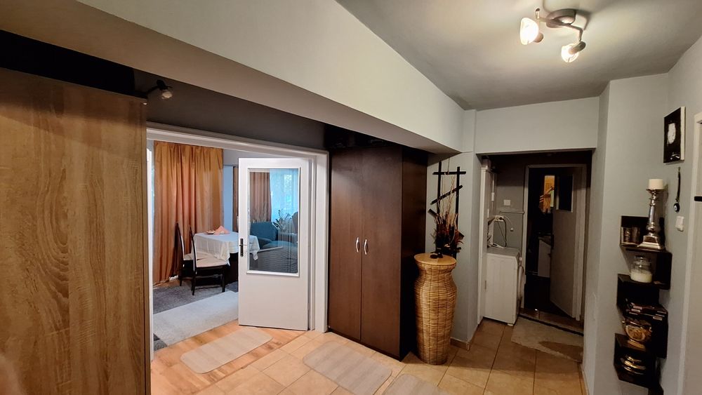 Pentru activitate comerciala/locuit. Ultracentral-parter 70 m²-doua camere-living 30 m²- pretabil cabinet stomatologie- avocat- asigurări