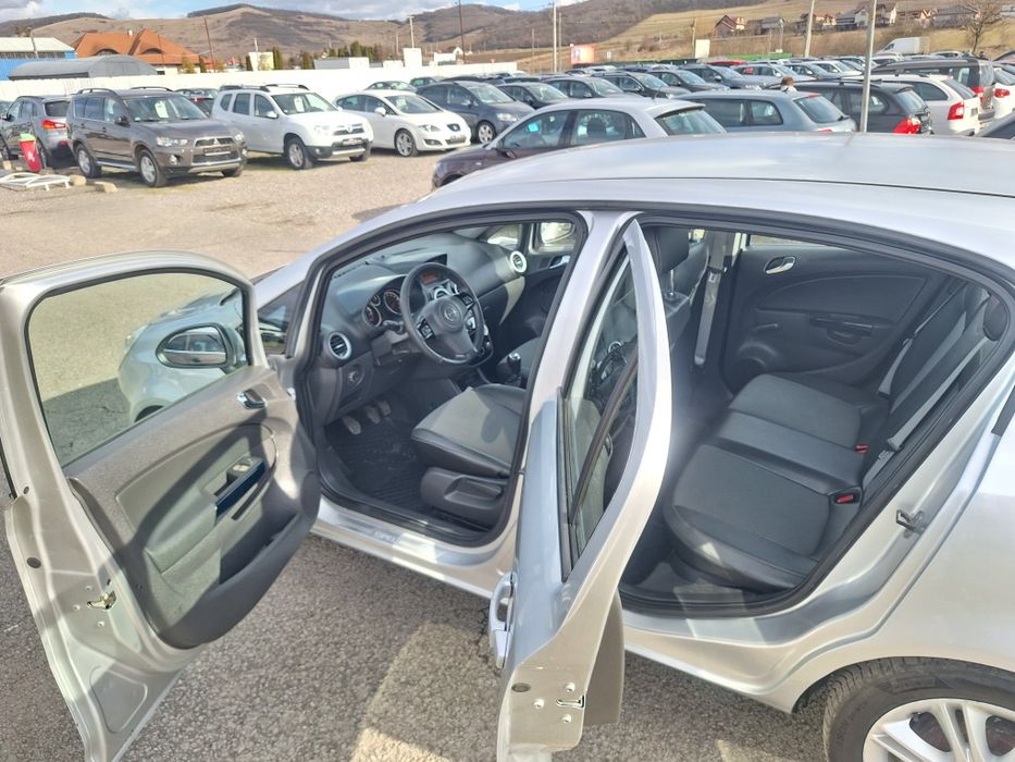 Opel corsa 2010 1.4 Benzină 90 cp