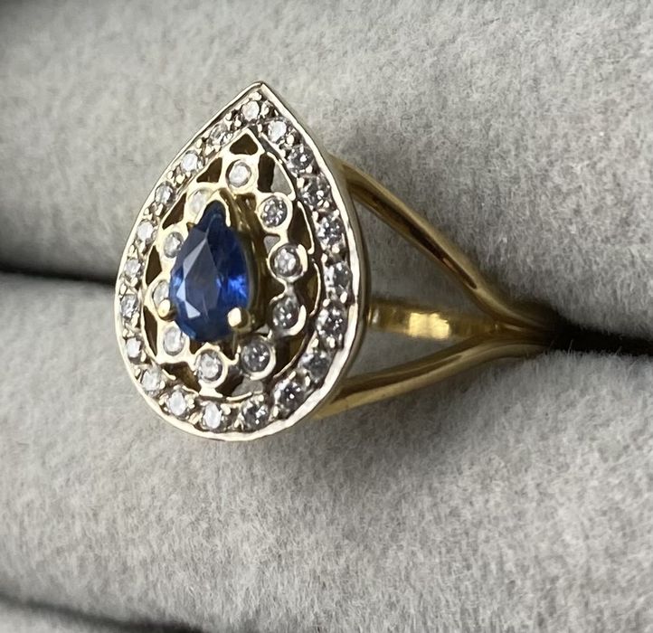 Кольцо с бриллиантами и сапфиром