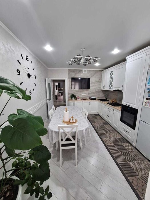 2-комнатная, просторная с ремонтом, мкр. Береке