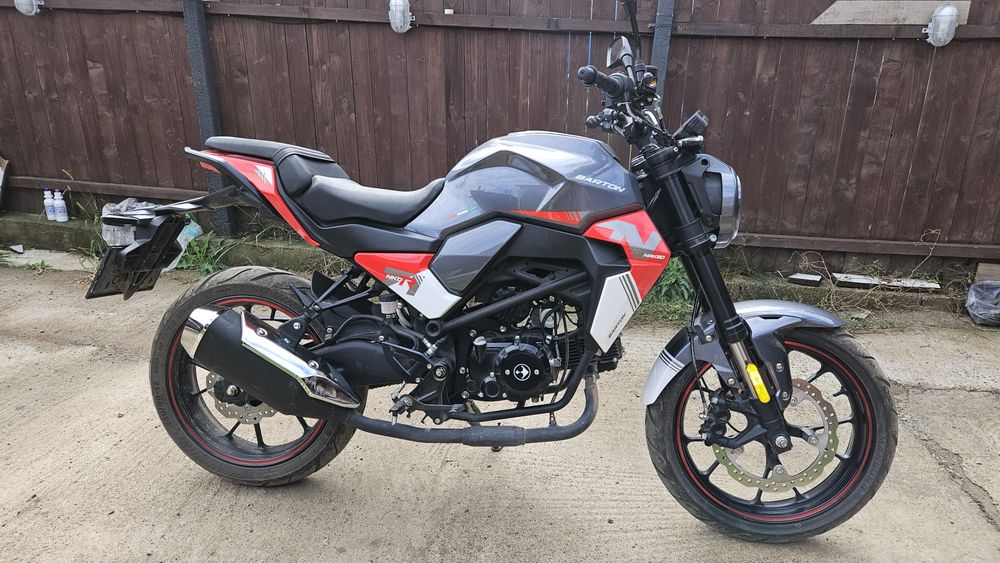 Motocicleta Barton Naked 50 se conduce cu B sau AM