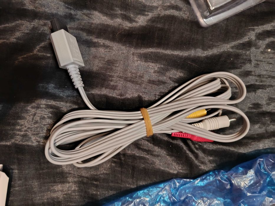 Nintendo Wii синьо + 2 контролера + 2 nunchuk + 21 игри + HDMI