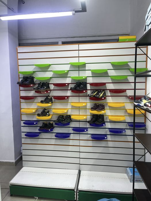 Продам витрину для обуви