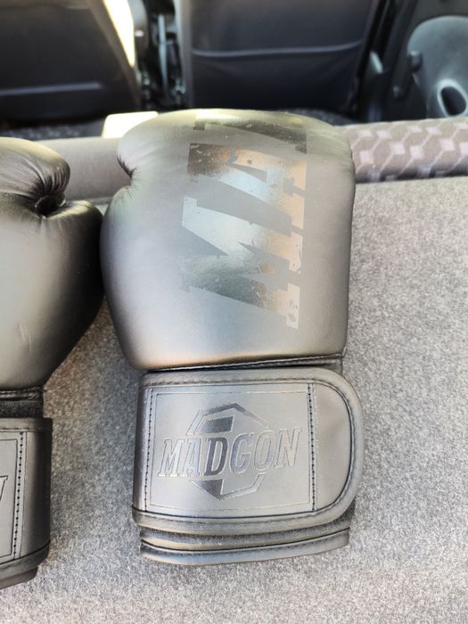 Боксови ръкавици Madgon