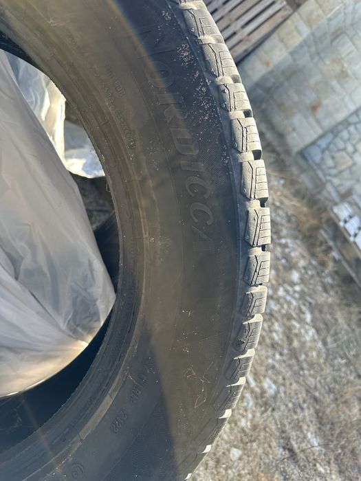 Продавам чисто нови зимни гуми 18