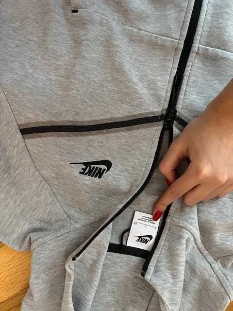 Nike tech fleece сив суичер