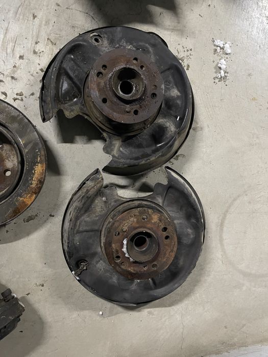 Цапфы задние  w124 e420 e500