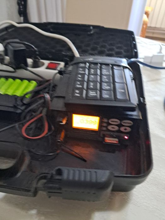 Vând keyboard Roland Ax-Edge cu stativ si husa, juzisound  1