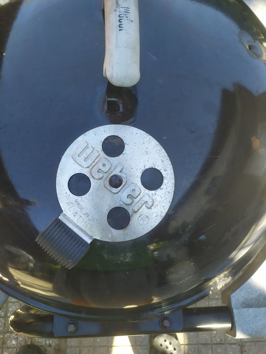 Барбекю WEBER на дървени въглища