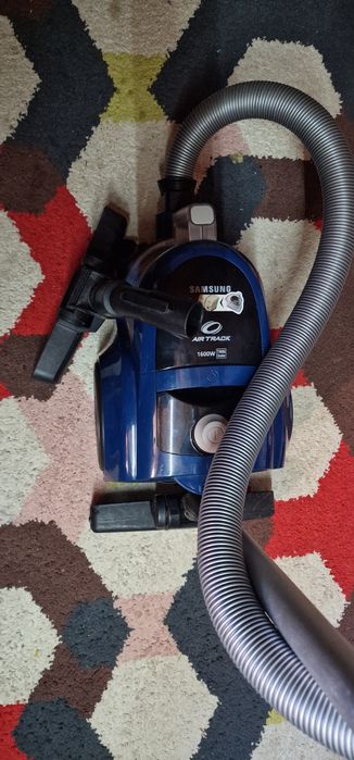 Продам пылесос SAMSUNG  ОТЛИЧНЫЙ