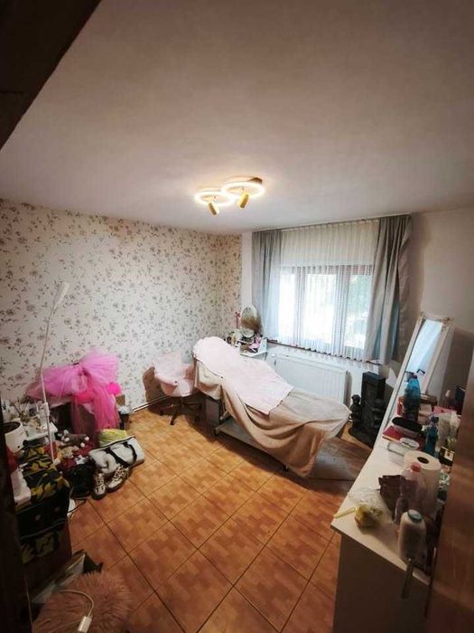 Spatiu Comercial / Apartament cu 4 camere PARTER, 83 mp, 4 intrari - Salonta