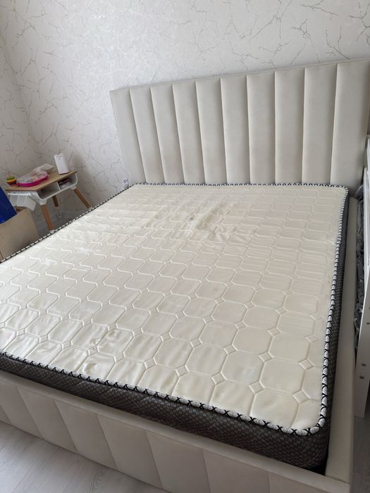 Двуспальная кровать 180*200