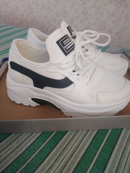 Продам кроссовки