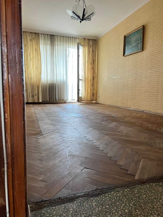 Тристаен апартамент кв.Мусагеница