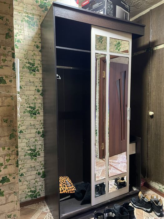 Продаю шкаф для прихожей б/у