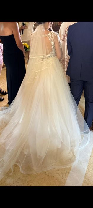 Vand rochie de mireasa + cerc si voal