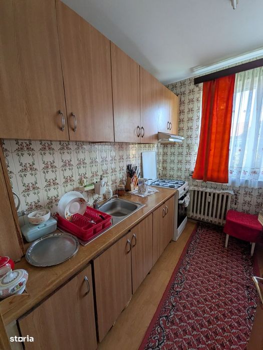 Apartament cu 3 camere semidecomandat – Calea București, zona Institut