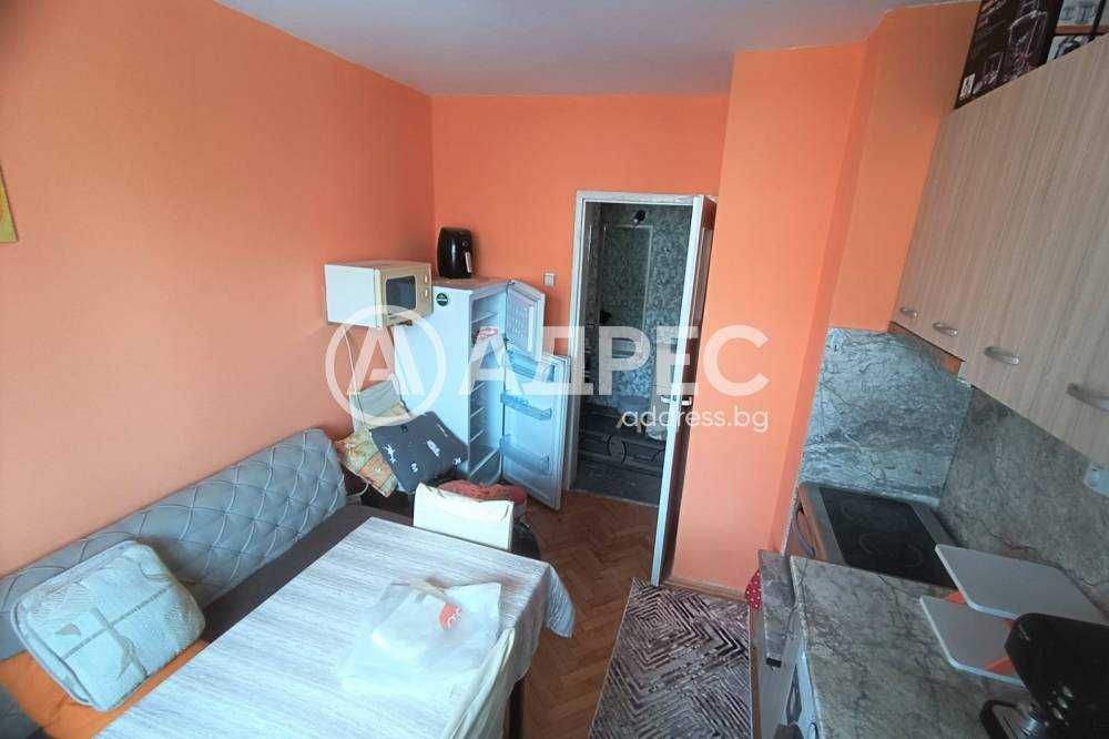 Двустаен среден апартамент в централната част на гр. Разград!