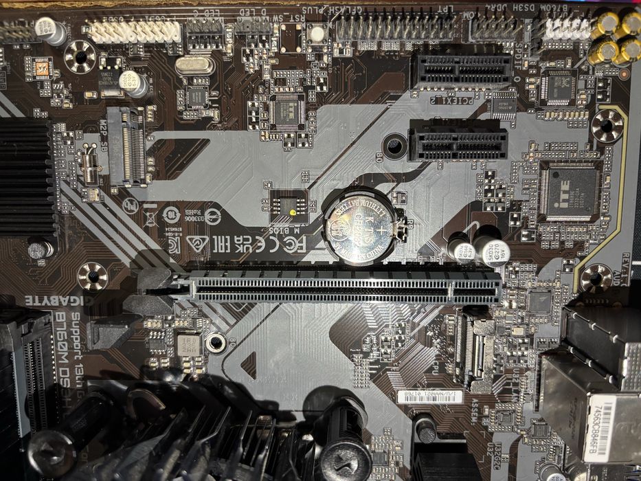 Kit Gaming Intel Core i5 14500, Placa de baza Gigabyte B760M-DS3H DDR4, 8GB RAM DDR4