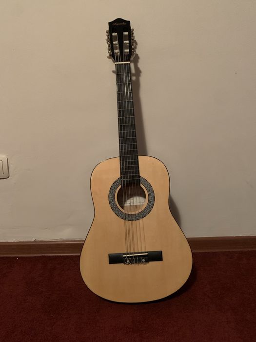 Продам гитару почти новый