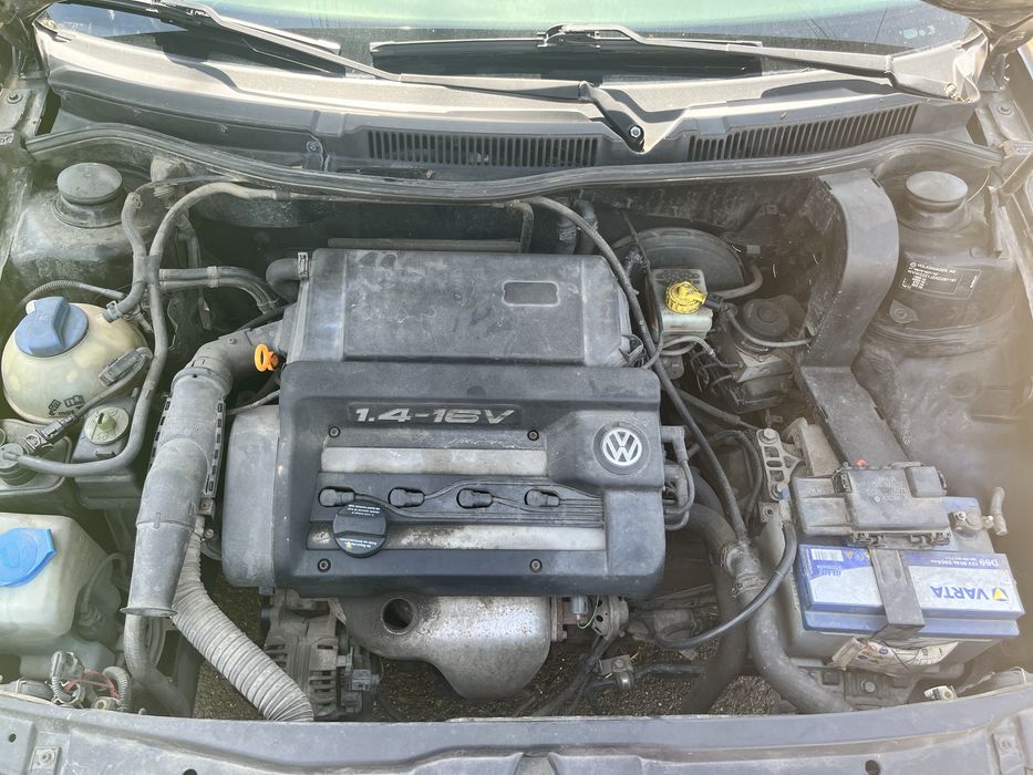 Vand Golf 4  1.4 benzina are 206662km este din anul 1998