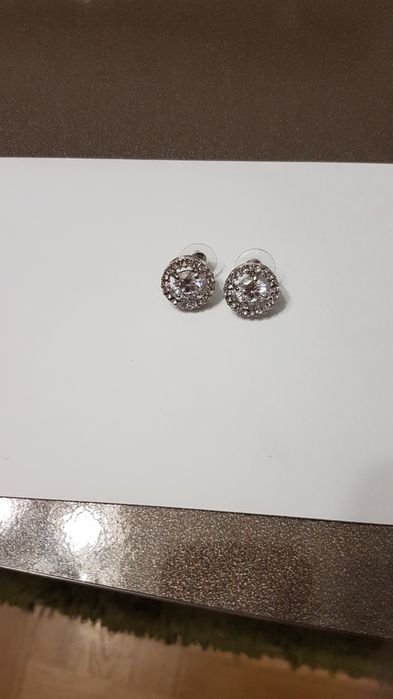 Обеци с кристали. Нови! Много ефектни.