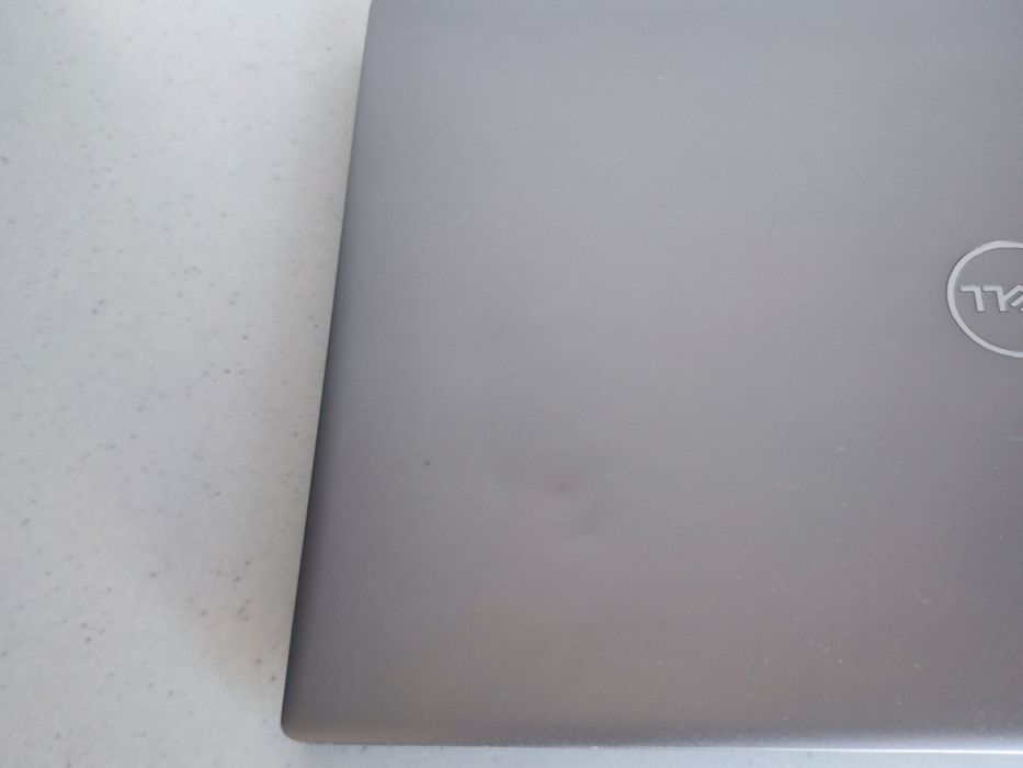 Dell Vostro 5515 Ryzen 5 5500U / 16GB / 512GB SSD / 15.6" FHD