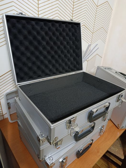 Алюминиевый кейс дипломат