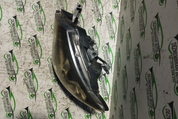 Far stanga Subaru Impreza a 3-a generatie