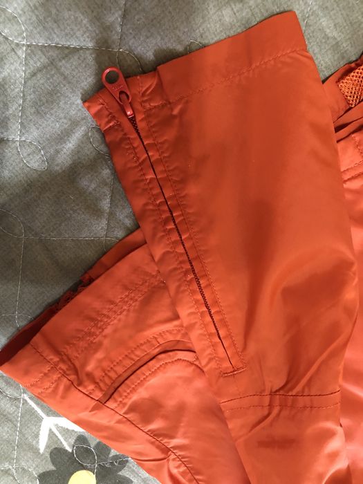 Продается ветровка.