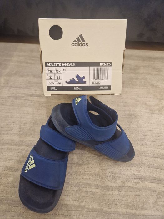 Продавам детски сандали Adidas Adilette