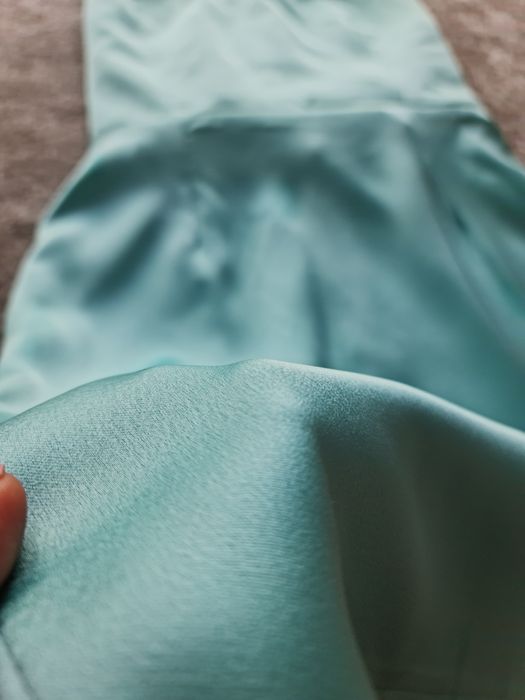 Сатенена рокля с гол гръб - цвят мента